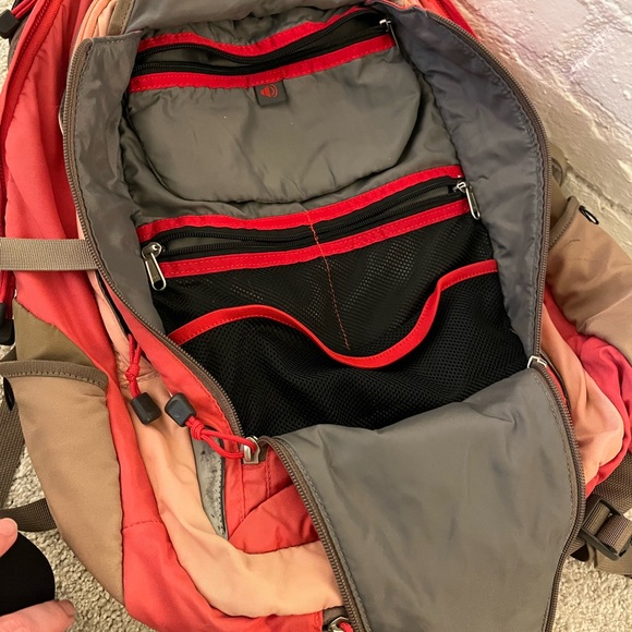 The North Face Surge 31l Women’s Backpack - Picture 2 of 7